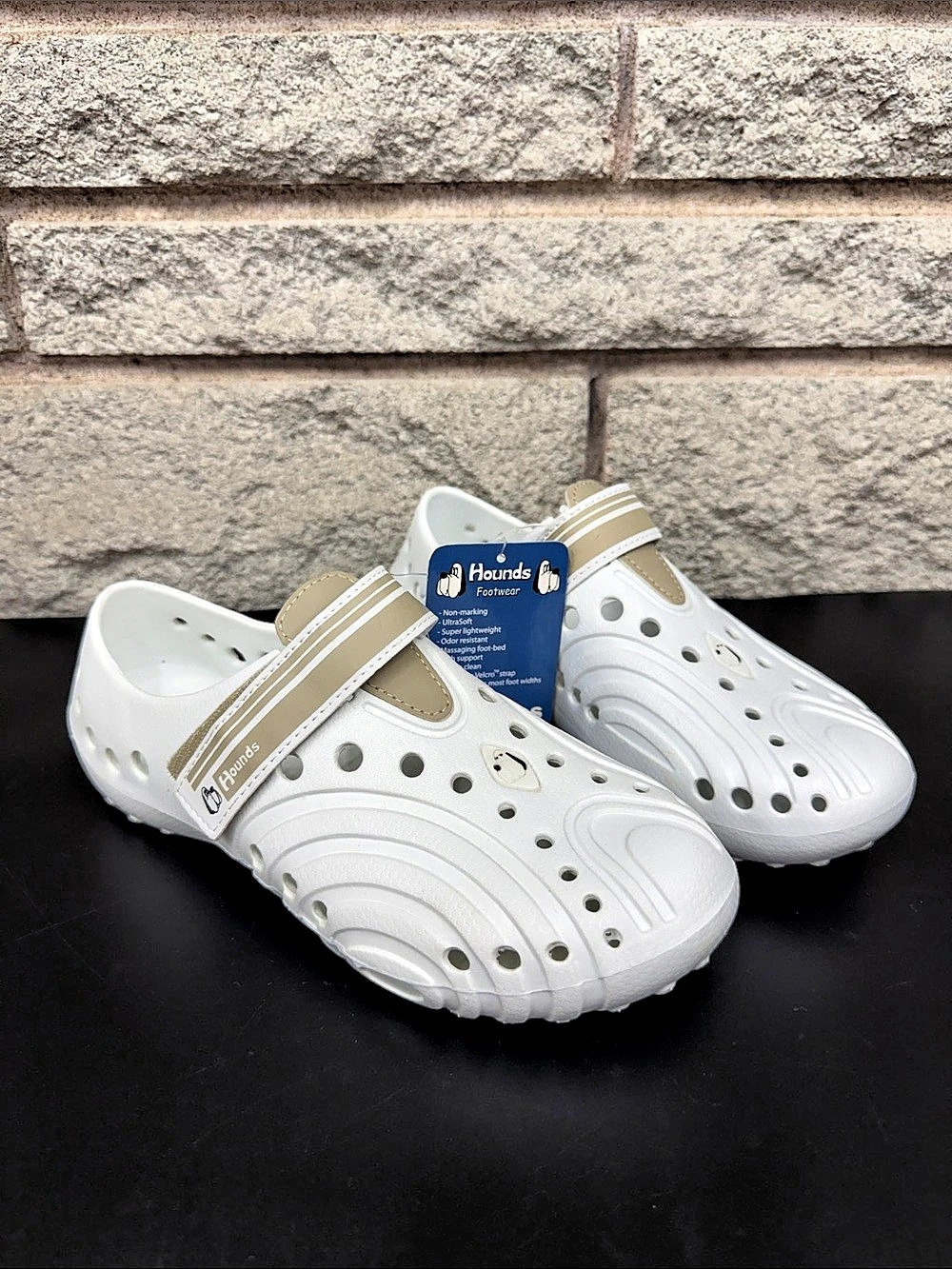 NOS Hounds Footwear Ultralites Women's White & Tan Sandals US 7/8